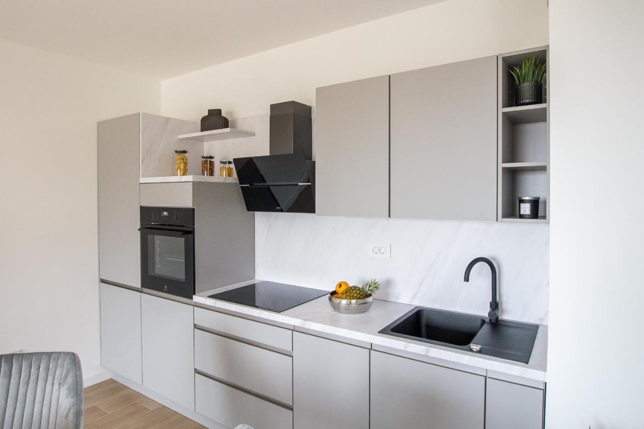 Residence Ivano Макарска Екстериор снимка