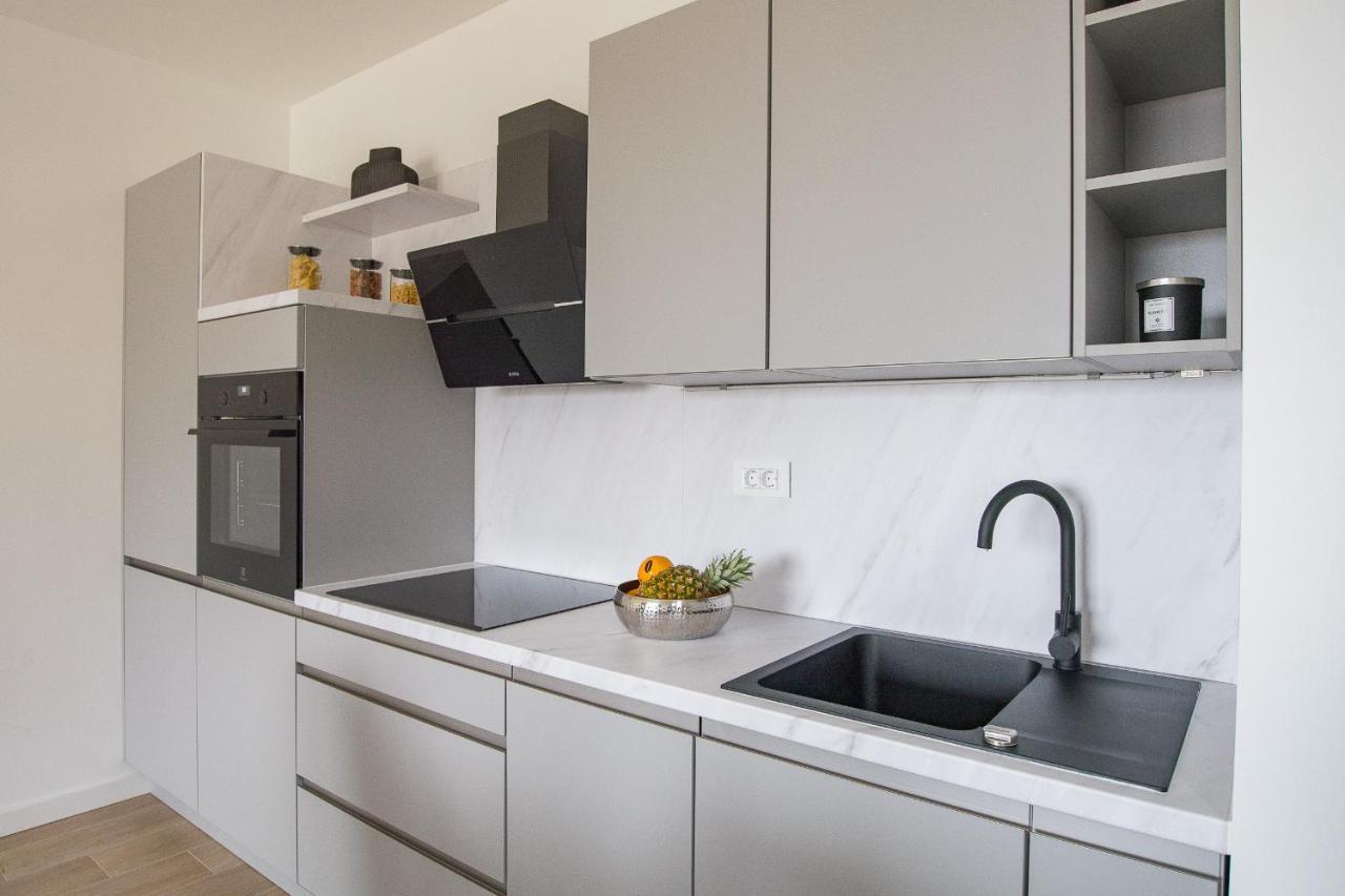 Residence Ivano Макарска Екстериор снимка